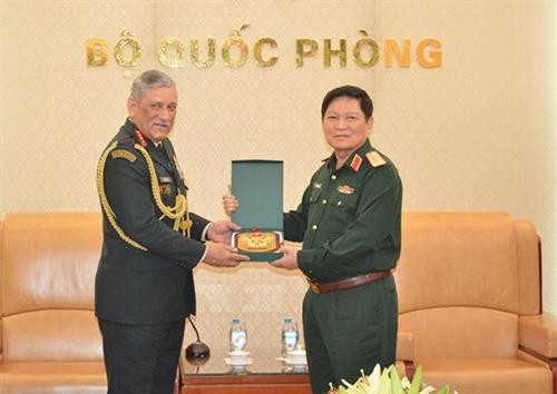 越南与印度将加强干部培训、国防工业、参加联合国维和行动等的合作力度