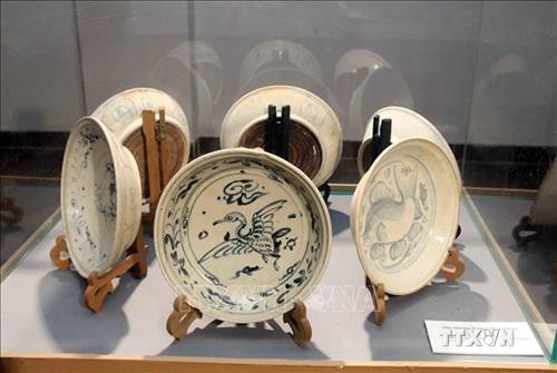 “昔日陶瓷之美”艺术展在岘港举行