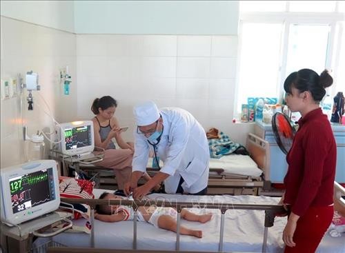 Nhiều trung tâm y tế tuyến huyện ở Quảng Ngãi thiếu bác sĩ