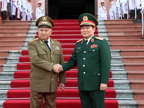 古巴革命武装力量部部长对越南进行工作访问