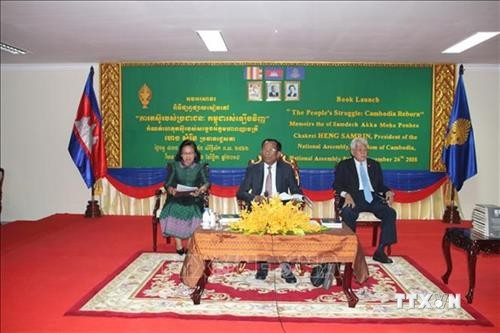 柬埔寨国会主席韩桑林回忆录一书正式问世 