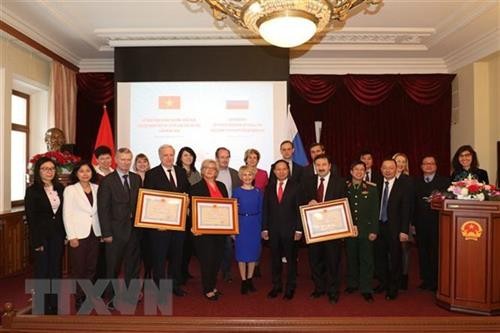 俄罗斯三所大学获越南友谊勋章