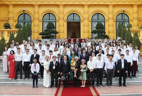 Tổng Bí thư, Chủ tịch nước Nguyễn Phú Trọng gặp mặt thân mật Đoàn học sinh, sinh viên tiêu biểu, xuất sắc