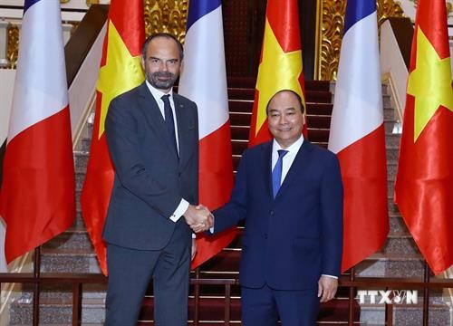 越南政府总理阮春福与法国总理爱德华·菲利普举行会谈