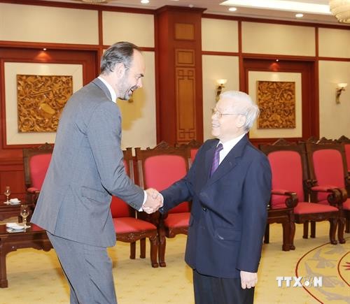 越共中央总书记、国家主席阮富仲会见法国总理爱德华·菲利普