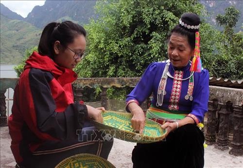 Giữ gìn bản sắc văn hóa của người Kháng ở Sơn La