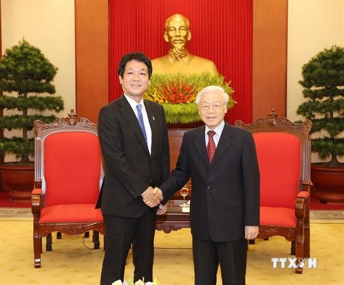 越共中央总书记、国家主席阮富仲会见日本首相特使