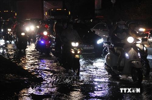 Thành phố Hồ Chí Minh: Triều cường đạt báo động 3 gây ngập nhiều vùng trũng thấp 