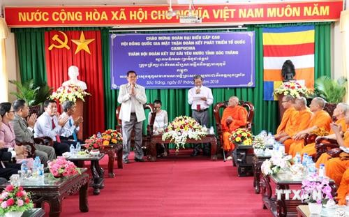 柬埔寨祖国团结发展阵线代表团访问朔庄省
