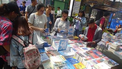 胡志明市努力培养孩子的阅读习惯