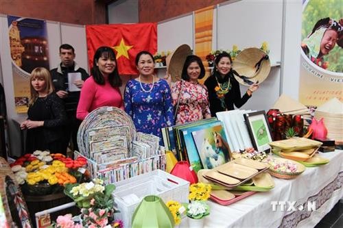 越南参加第26届国际慈善义卖活动