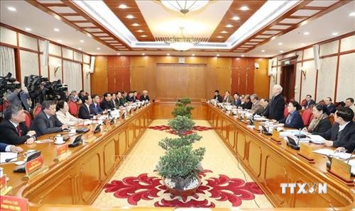 越共中央政治局同海防市委常务委员会举行工作会议