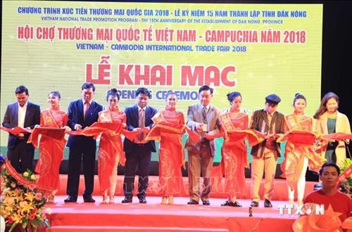 越南-柬埔寨国际贸易展览会在得农省开幕