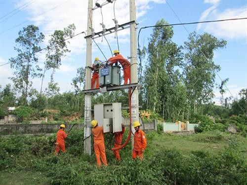 Quảng Bình đưa điện tới xã vùng cao Đồng Hóa