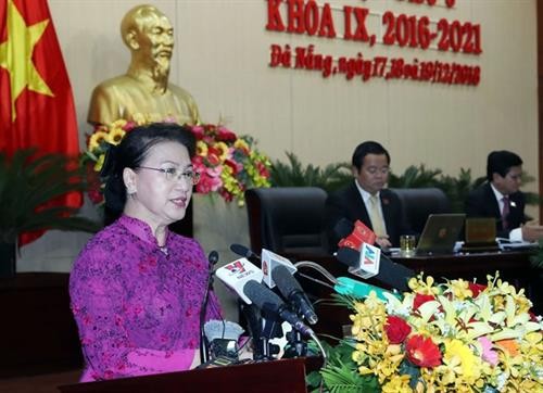 国会主席阮氏金银出席岘港市第九届人民议会第九次会议
