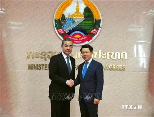 老挝与中国加强双边合作