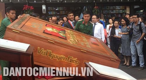 Công bố kỷ lục Việt Nam bộ sách thư pháp về đại tướng Võ Nguyên Giáp