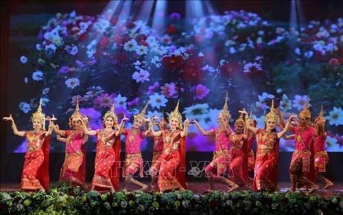 Đoàn nghệ thuật quốc gia Lào biểu diễn khai mạc tuần Văn hoá Lào 2018 tại Việt Nam