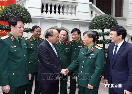 越南政府总理阮春福走访《人民军报》报社