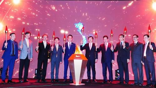 越南青年企业家运动25周年纪念典礼在河内举行
