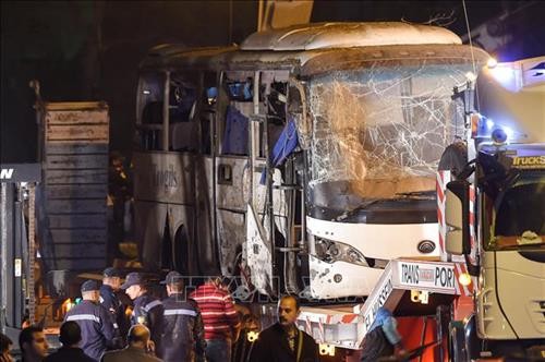  载有越南游客的埃及旅游巴士遭爆炸袭击：立即开展公民保护工作
