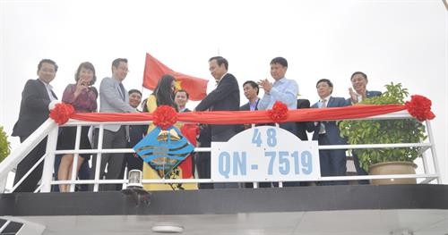 广宁省下龙湾34艘游船获得蓝帆证书和标识 