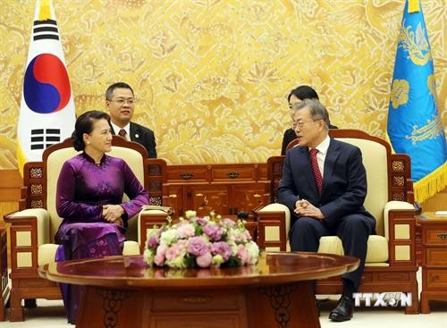 韩国总统与越南国会主席会晤：韩国媒体密集报道