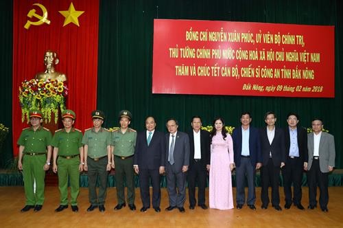 阮春福总理检查得农省武装力量战备工作