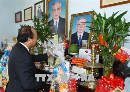 Thủ tướng Nguyễn Xuân Phúc dâng hương tưởng nhớ các đồng chí nguyên lãnh đạo Nhà nước, Chính phủ