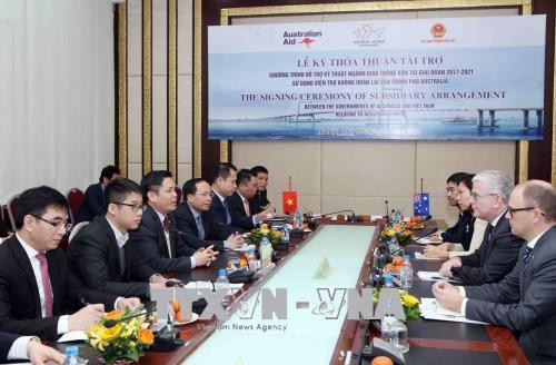 越南与澳大利亚签署总值为2400万美元的“交通运输技术资助项目”启动协议