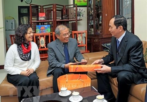 国家主席陈大光给河内市知识分子的杰出典范拜年
