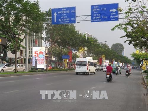 Hàng ngàn người tiếp tục rời Thành phố Hồ Chí Minh về nghỉ Tết nhưng giao thông khá thông thoáng