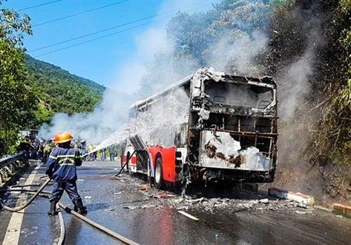 政府总理阮春福对岘港市及时指导解决在海云岭发生的旅行车自燃事故给予表彰