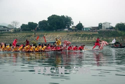 Hội đua thuyền truyền thống trên sông Lô ở Tuyên Quang