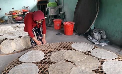 Làng nghề bánh tráng Túy Loan “đỏ lửa” đón Tết