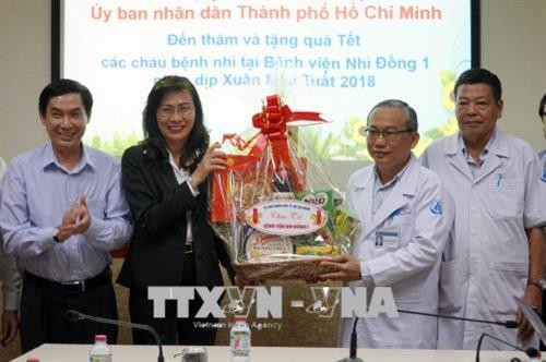 Thành phố Hồ Chí Minh: Tặng quà Tết cho các bệnh nhi có hoàn cảnh khó khăn