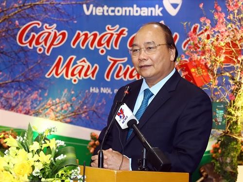 政府总理阮春福来到Vietinbank和Vietcombank两家银行拜年
