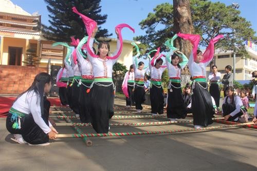 Hơn 100 nghệ nhân tham gia Lễ hội mùa xuân các dân tộc tỉnh Gia Lai