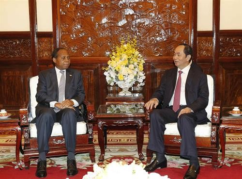 国家主席陈大光会见莫桑比克驻越南大使穆关贝