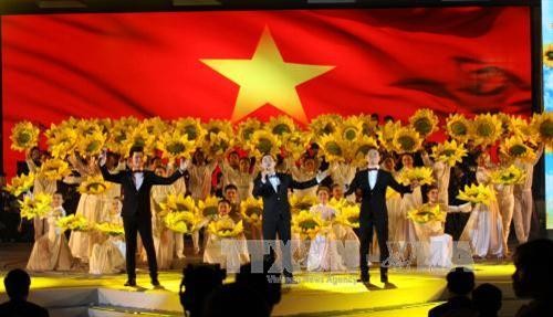 Chương trình Xuân Quê hương 2018 có chủ đề “Việt Nam rạng ngời tương lai”