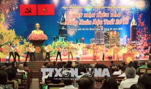 Thành phố Hồ Chí Minh họp mặt kiều bào mừng Xuân Mậu Tuất 2018