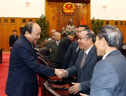 政府总理阮春福会见越南援柬专家联络委员会代表