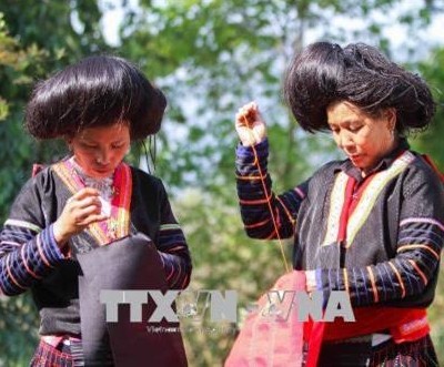 Bảo tồn giá trị văn hóa truyền thống trong trang phục của đồng bào Mông