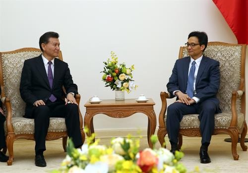 越南政府副总理武德儋会见世界国际象棋联合会主席柳姆日诺夫