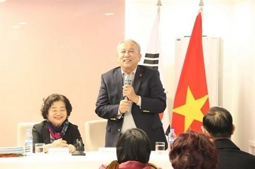 武阿丁助学基金会赴韩与旅韩越南人见面