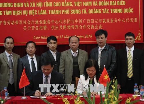 高平省与中国广西崇左市加强跨境劳务管理合作