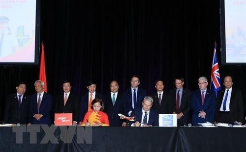 越南政府总理阮春福出席越捷航空公司与澳大利亚直航航线签字仪式