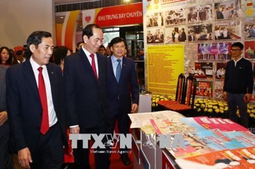 国家主席陈大光出席2018年全国报刊展闭幕仪式