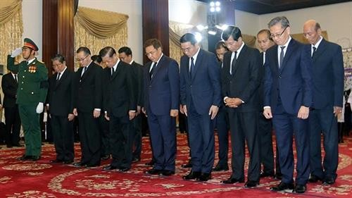 多支国内外代表团前来吊唁原政府总理批潘文凯