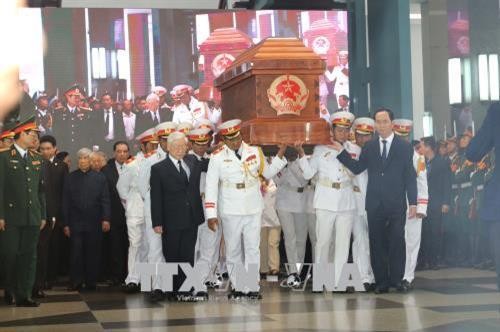 原政府总理潘文凯追悼会和安葬仪式隆重举行